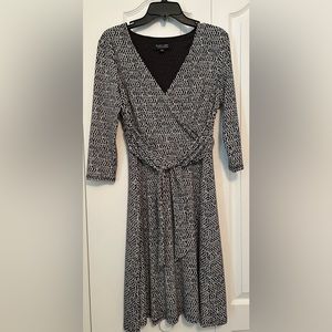 Black Label: black/white pattern v-neck dress, size 10